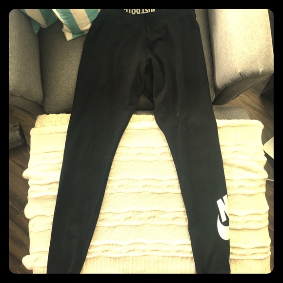 Nike Pants - Leggings for all seasons: Nike leggings size M